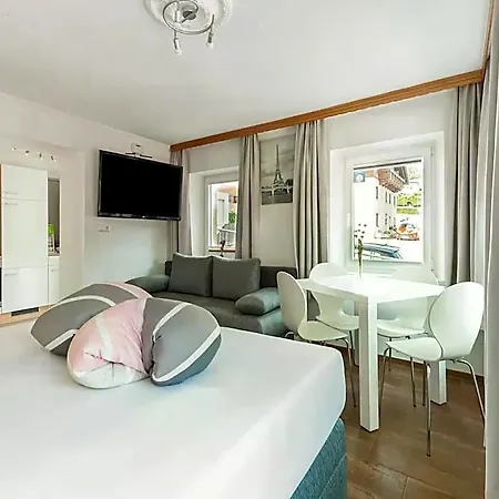 In With A Cozy Terrace Hotell